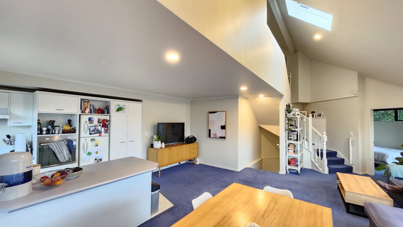 8A Countess Close, Maupuia, Wellington - Carousel 1