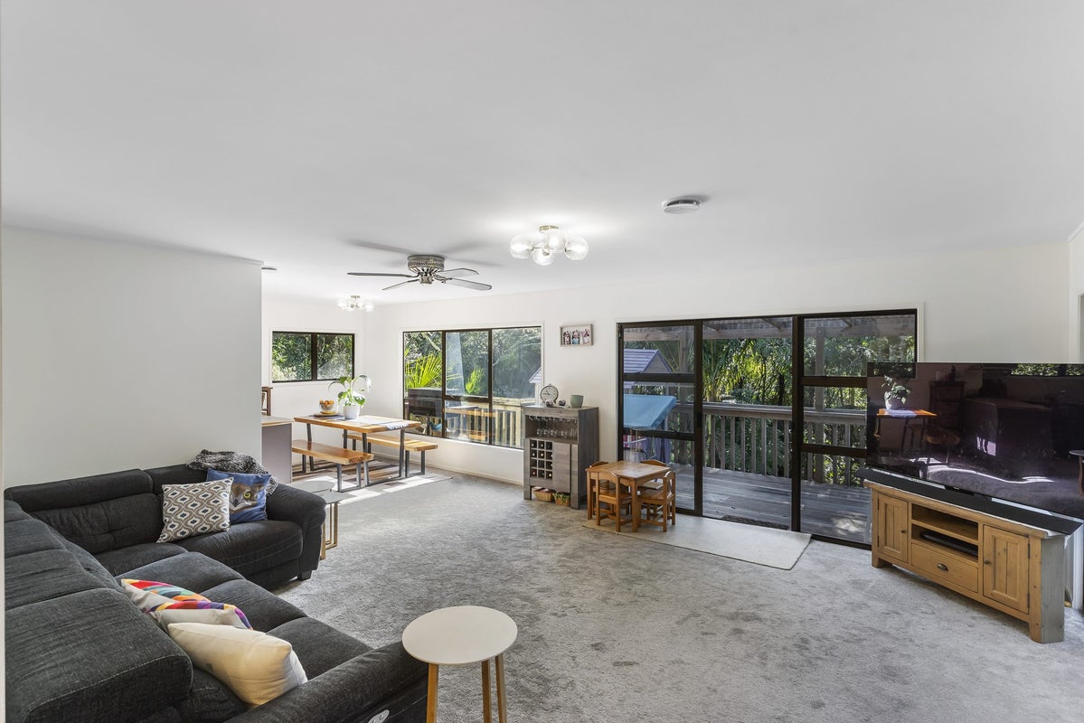 40 Napuka Road, Henderson Valley, Auckland - Carousel 1