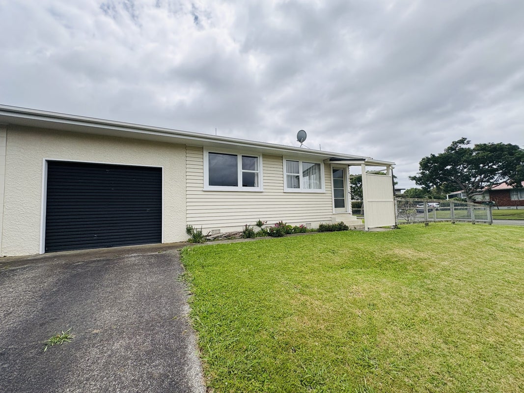 80A Wikiriwhi Crescent, Awapuni, Palmerston North - Carousel 1