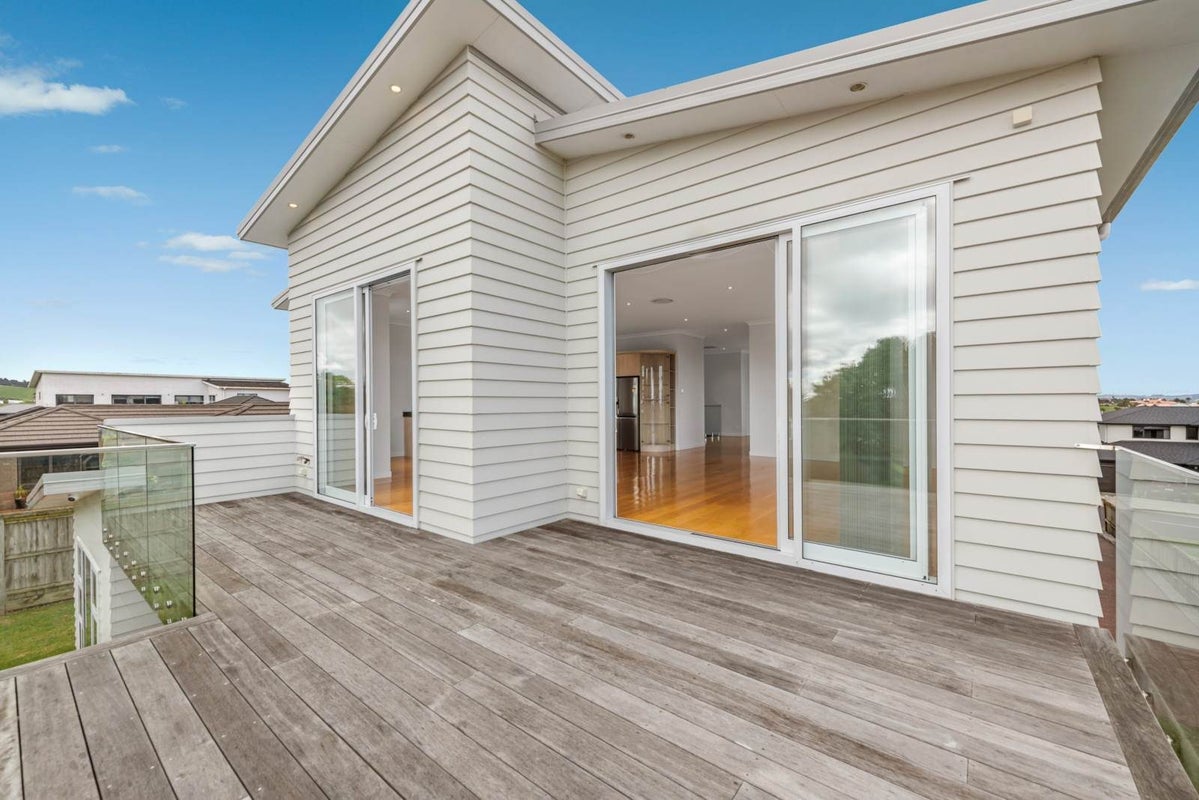 70 Seventh View Avenue, Beachlands, Auckland - Carousel 2