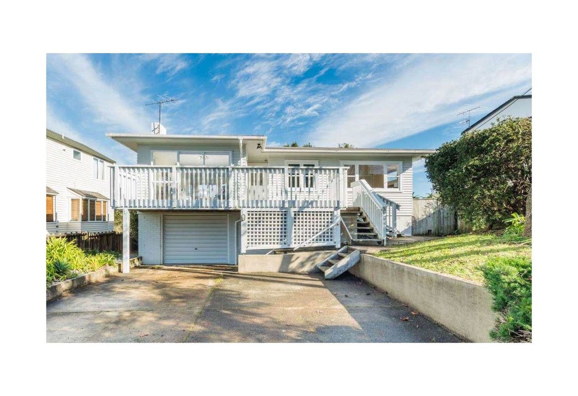 62 Lyons Avenue, Murrays Bay, Auckland - Carousel 1