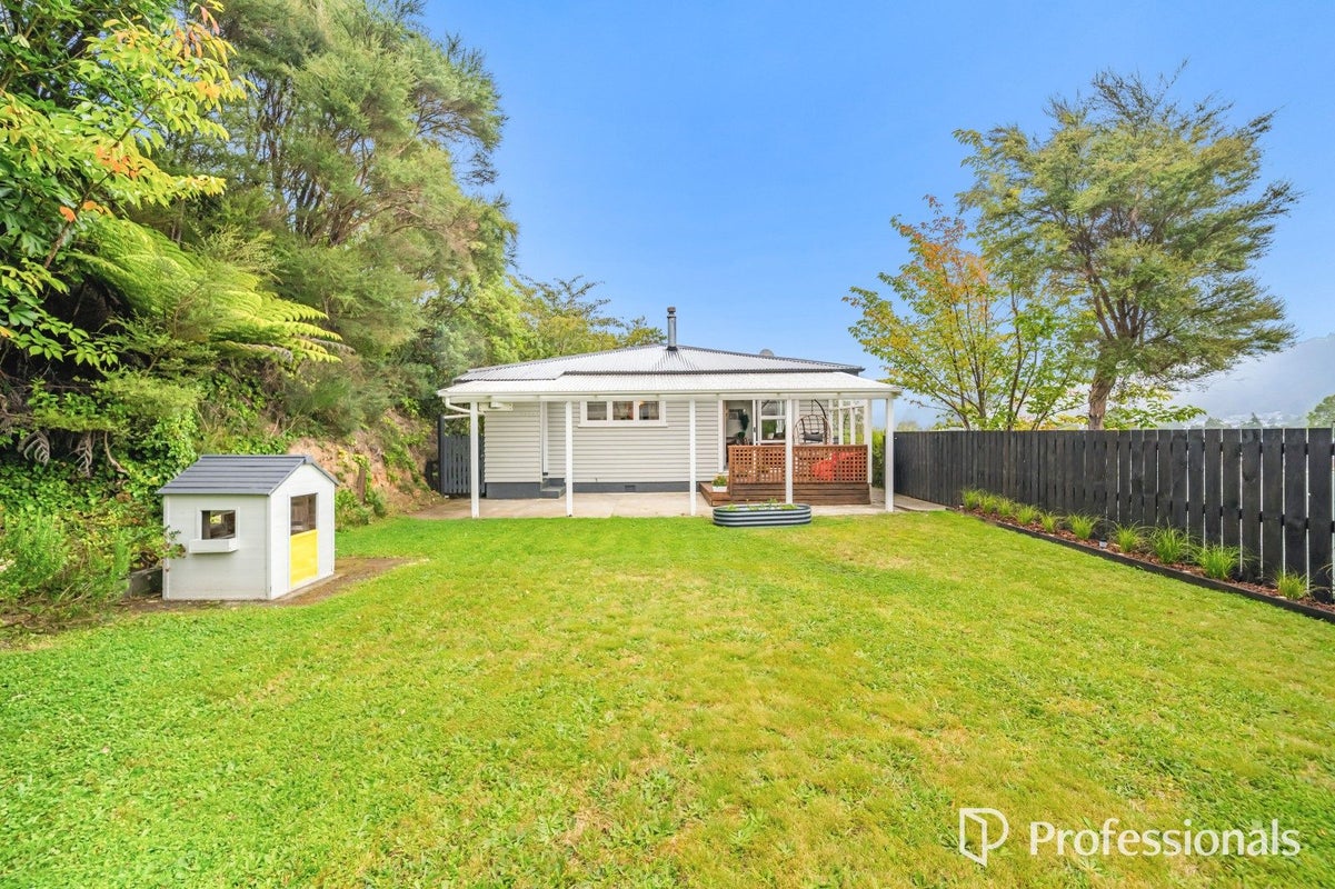 11 Morrison Grove, Stokes Valley, Lower Hutt - Carousel 2