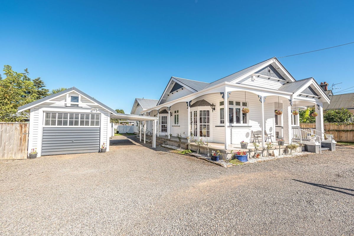 9 Great North Road, Saint Johns Hill, Whanganui - Carousel 50