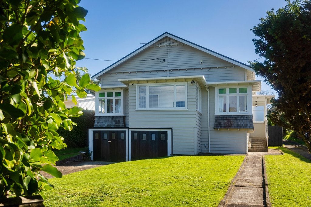 79 Owairaka Avenue, Mount Albert, Auckland - Carousel 1