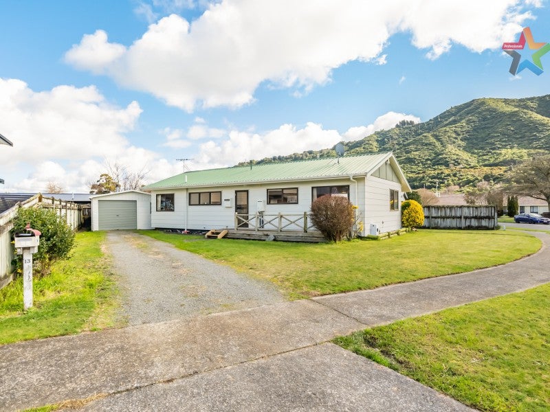 13 Turon Crescent, Totara Park, Upper Hutt - Carousel 1