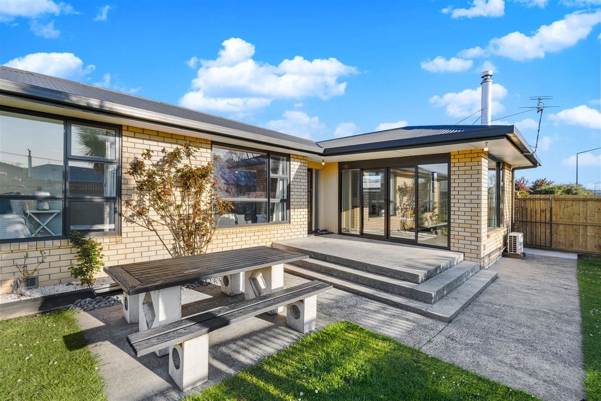 327 Ferry Road, Waltham, Christchurch - Carousel 1