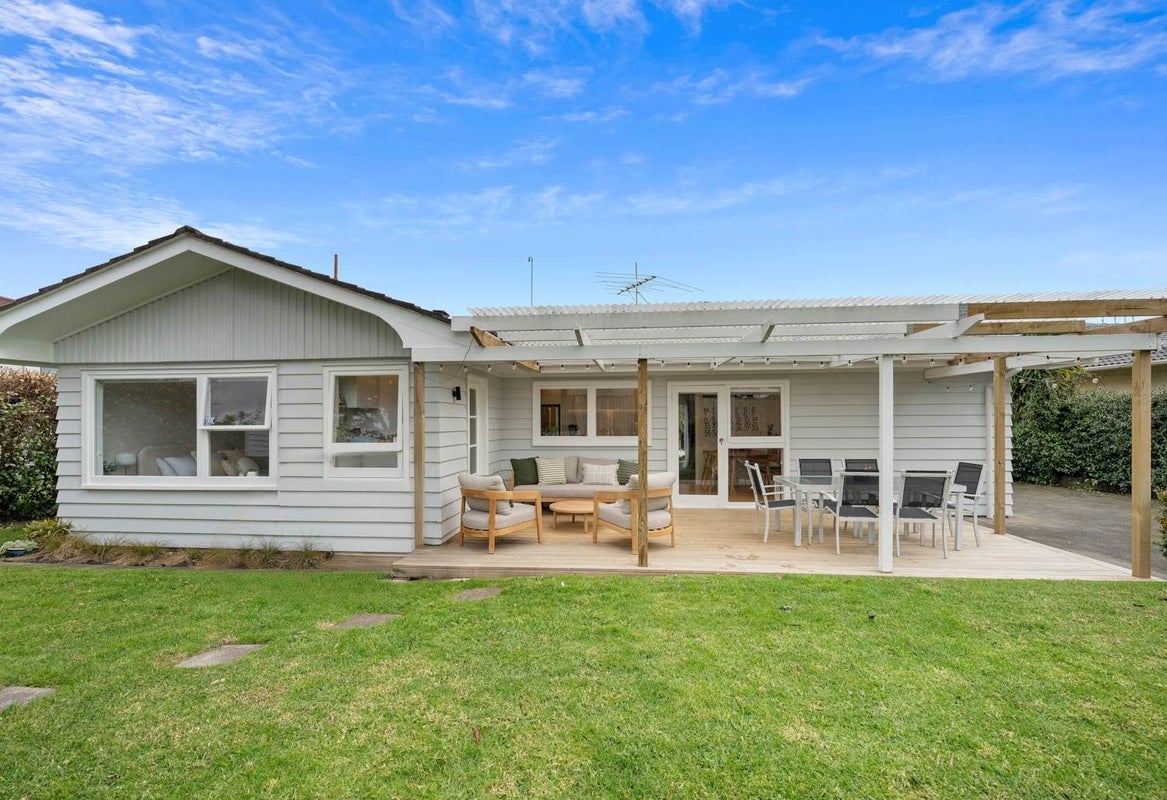 18 Booralee Avenue, Botany Downs, Auckland - Carousel 24
