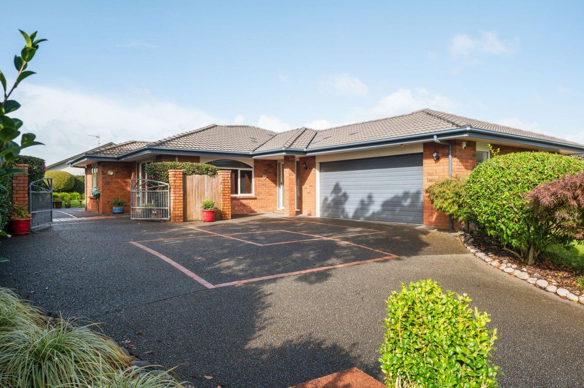 3 Maidstone Place, Rototuna North, Hamilton - Carousel 1