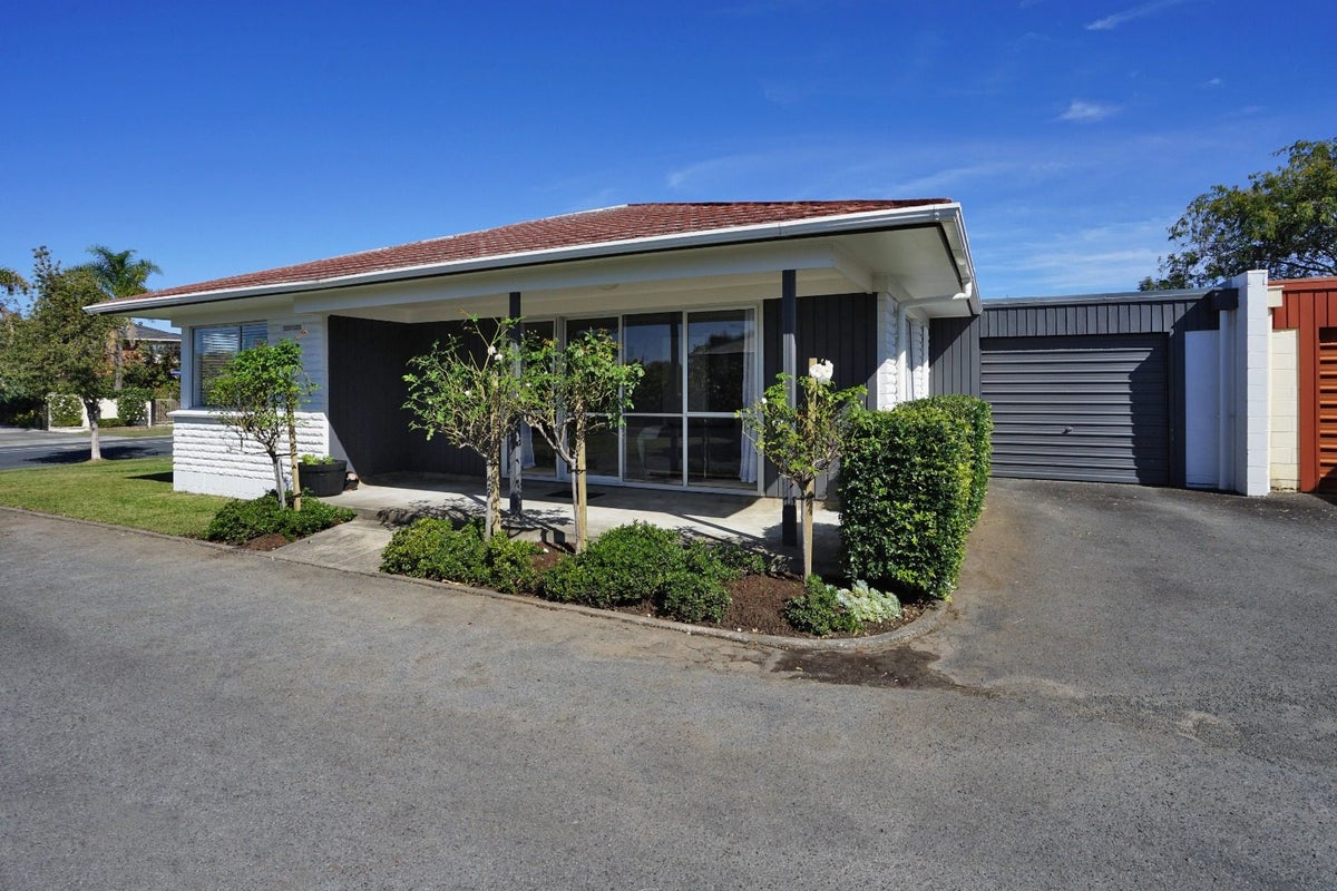 29 Glen Lynne Avenue, Queenwood, Hamilton - Carousel 2