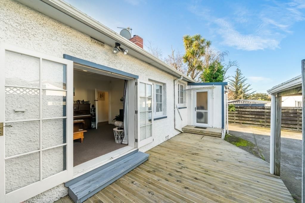 1/48 Awamutu Grove, Waiwhetu, Lower Hutt - Carousel 10