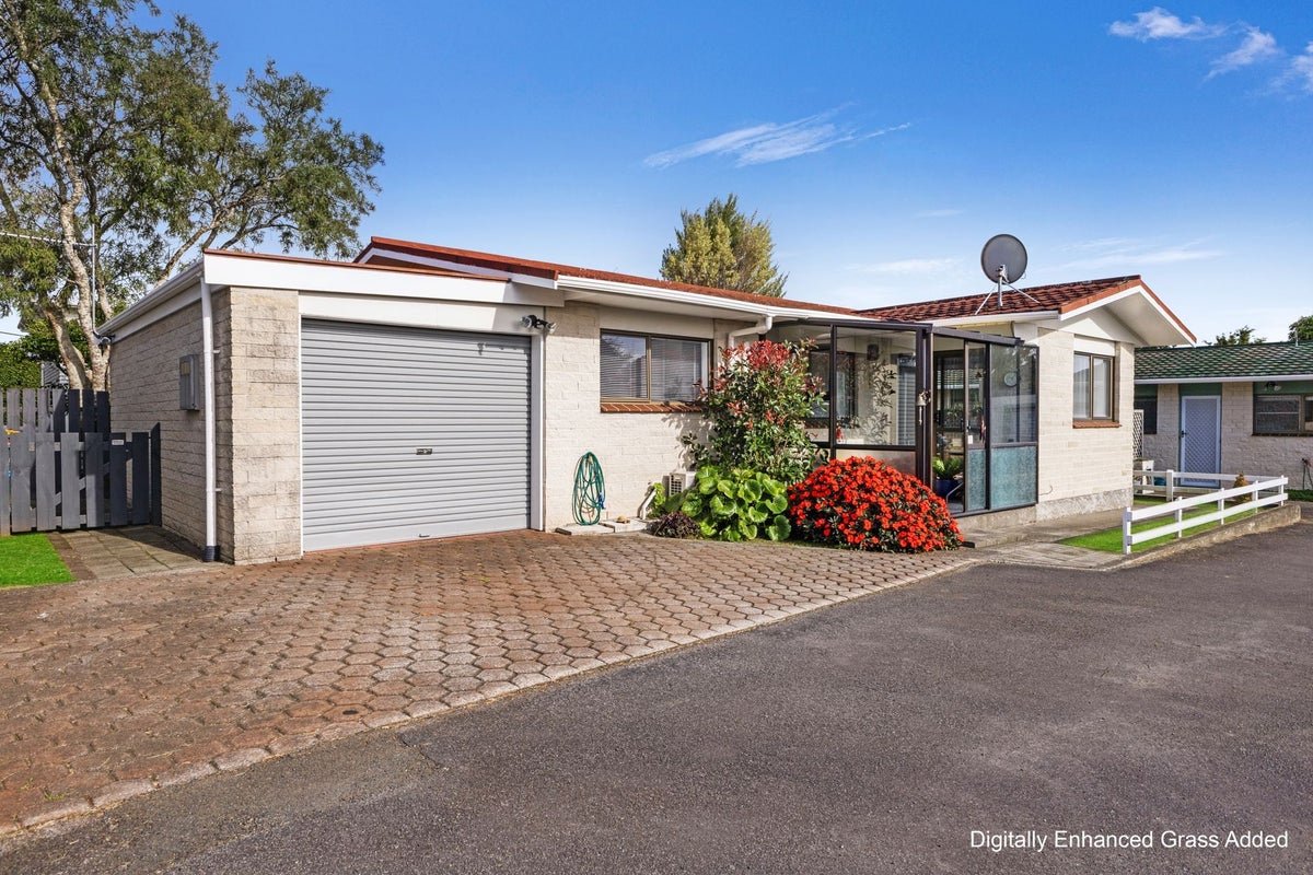 2/14 Burns Street, Westown, New Plymouth - Carousel 1