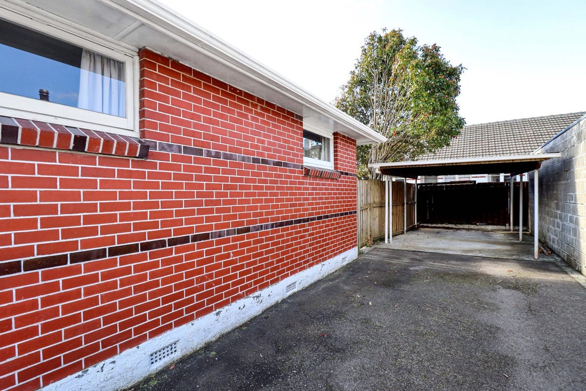 1 Field Street, Silverstream, Upper Hutt - Carousel 16