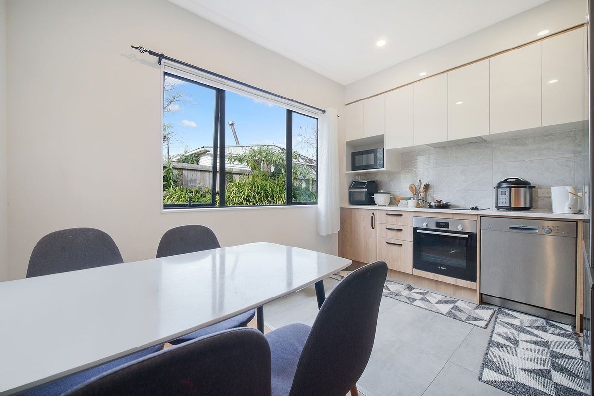 12/9 Schnapper Rock Road, Greenhithe, Auckland - Carousel 2
