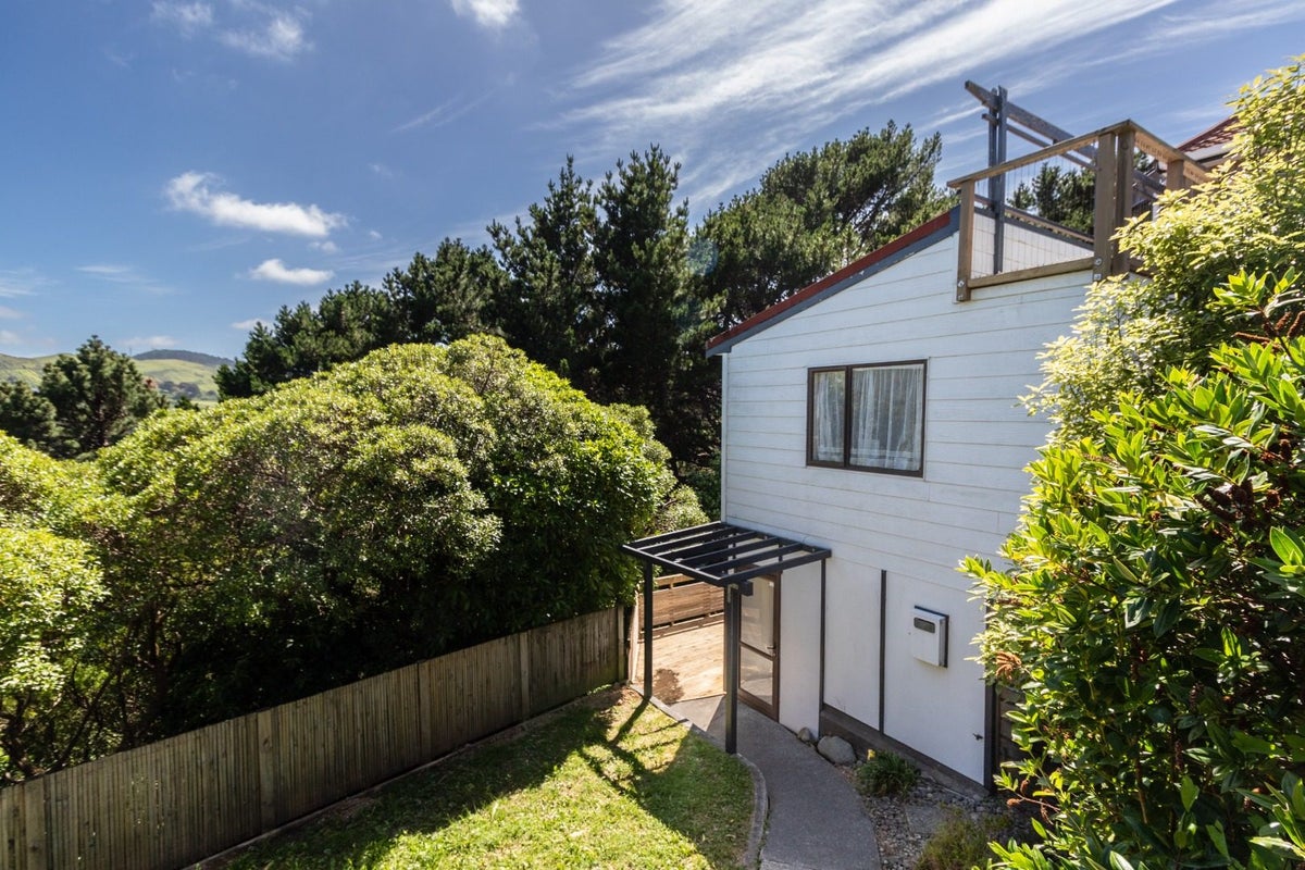 30 Wingfield Place, Churton Park, Wellington - Carousel 1
