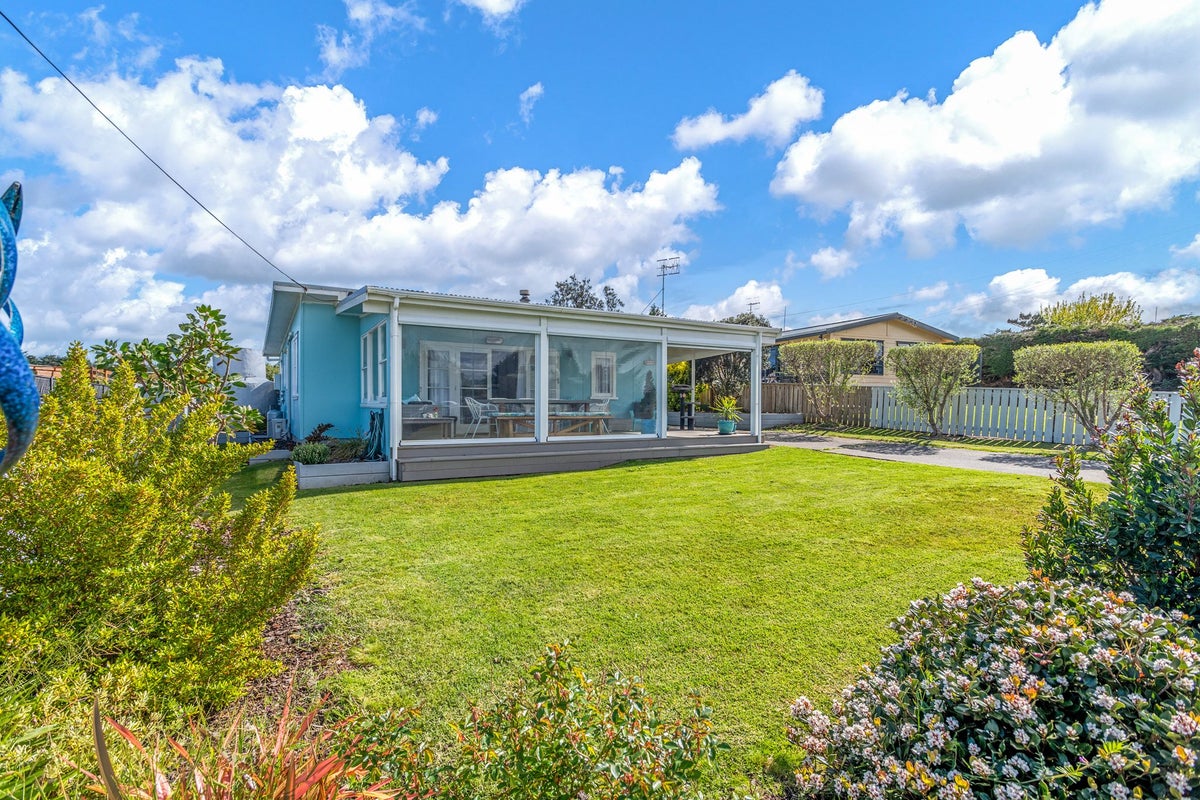 4 Kent Terrace, Foxton Beach, Foxton - Carousel 20
