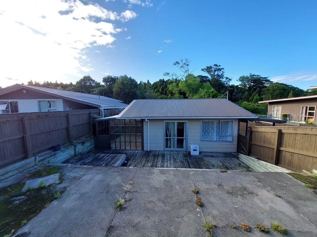 77 Pembroke Street, Westown, New Plymouth - Carousel 2