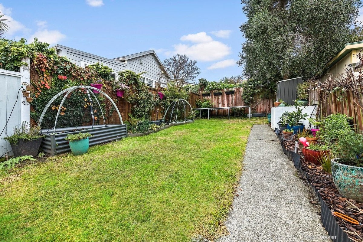 18 Queen Street, Mount Victoria, Wellington - Carousel 13