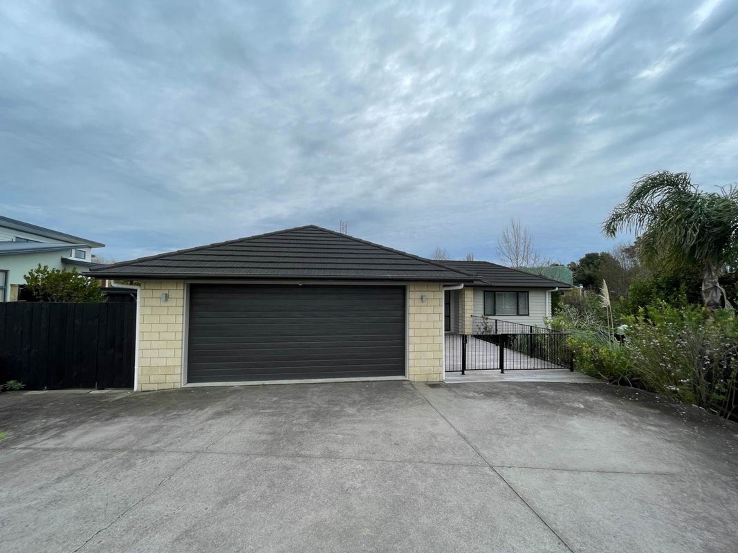 35 Pony Park Place, Beachlands, Auckland - Carousel 1