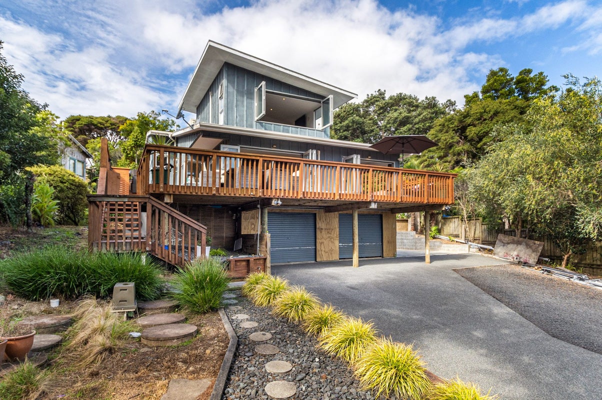 36 Bay Road, Ostend, Waiheke Island - Carousel 2