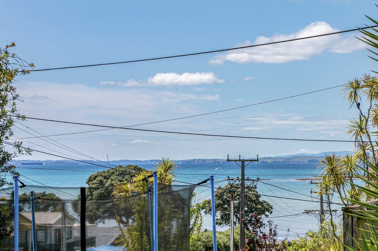 3 Capitol Road, Matakatia, Whangaparaoa - Carousel 2