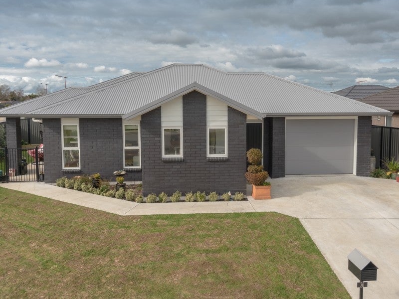 26 Stan Heather Drive, Glenview, Hamilton - Carousel 1