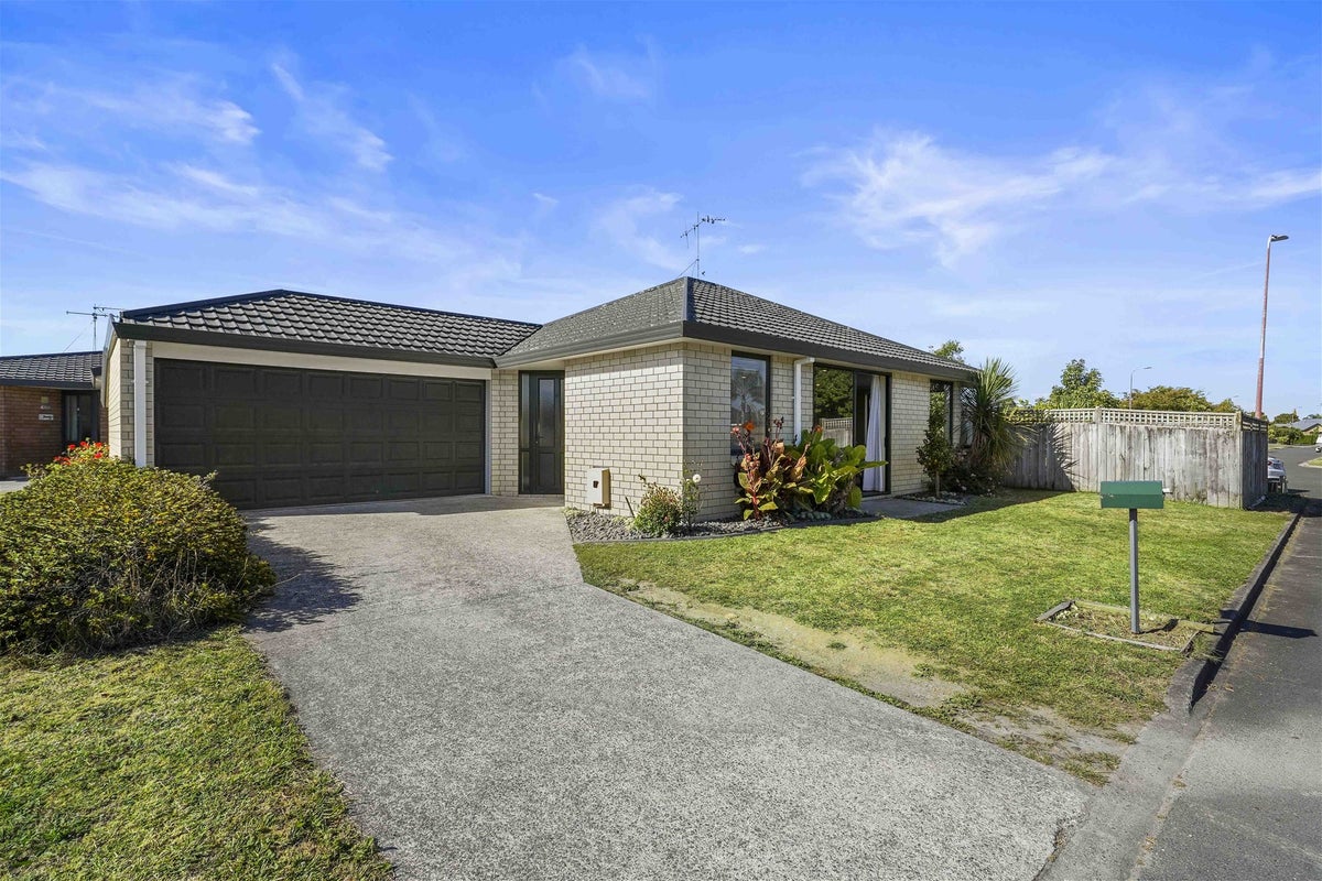 34 Saxon Woods Drive, Rototuna North, Hamilton - Carousel 1