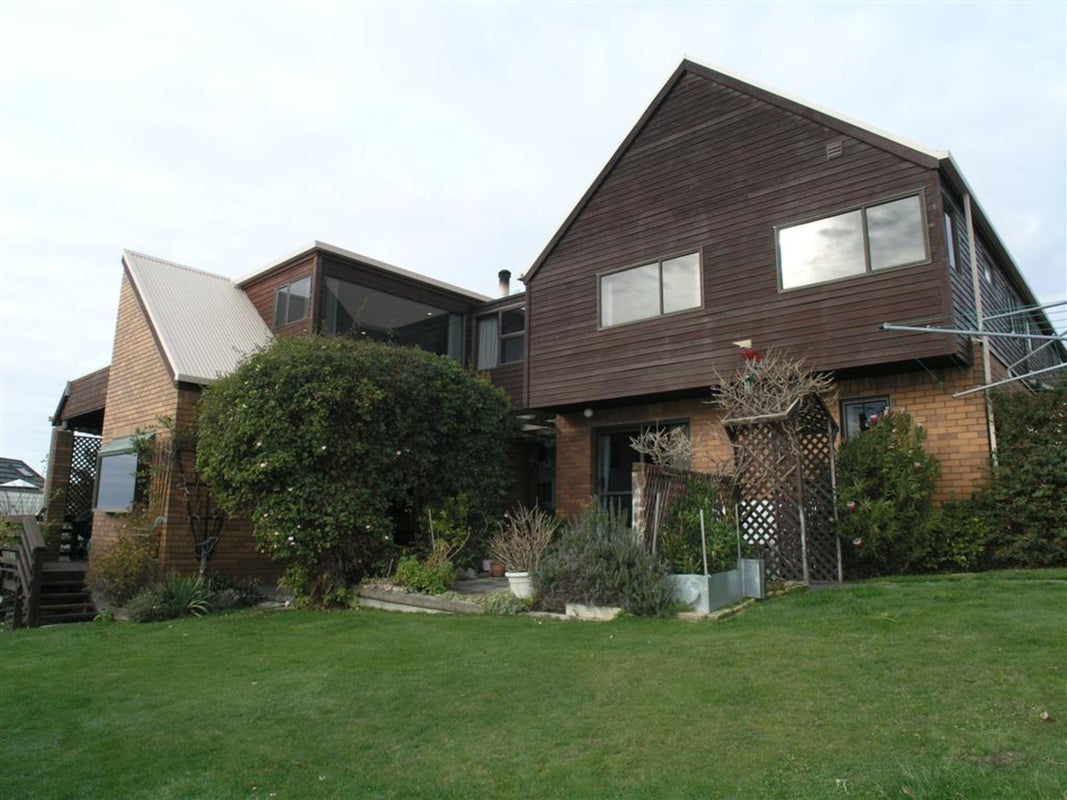6A Clovelly Place, Westmorland, Christchurch - Carousel 1