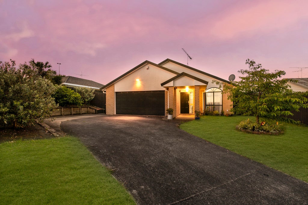 32 Randwick Place, Randwick Park, Auckland - Carousel 1