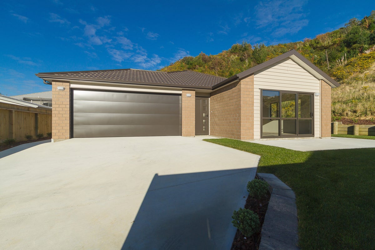 84 Staithes Drive North, Whitby, Porirua - Carousel 2