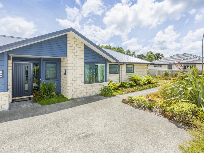 14B Sunstone Crescent, Brown Owl, Upper Hutt - Carousel 1