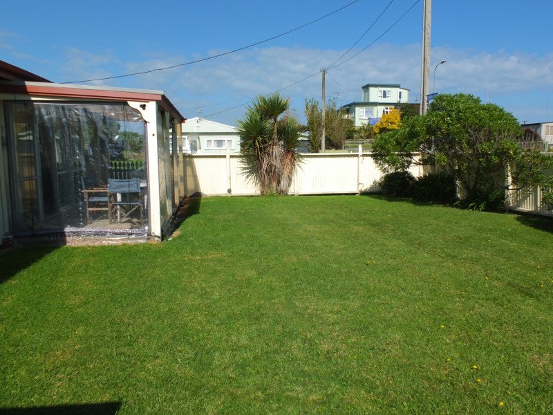 17 Pratt Avenue, Foxton Beach, Foxton - Carousel 25