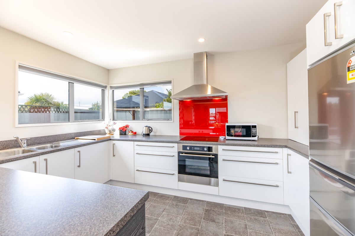 1/49 Castletown Place, New Brighton, Christchurch - Carousel 2
