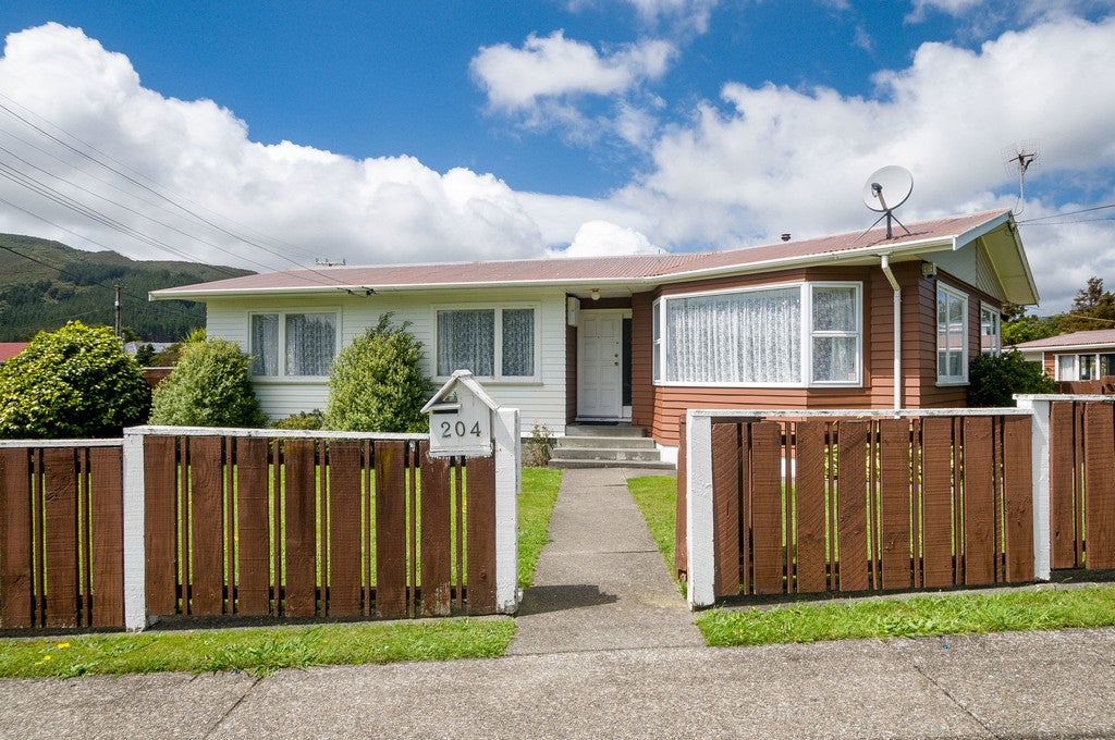 204 Wellington Road, Wainuiomata, Lower Hutt - Carousel 1