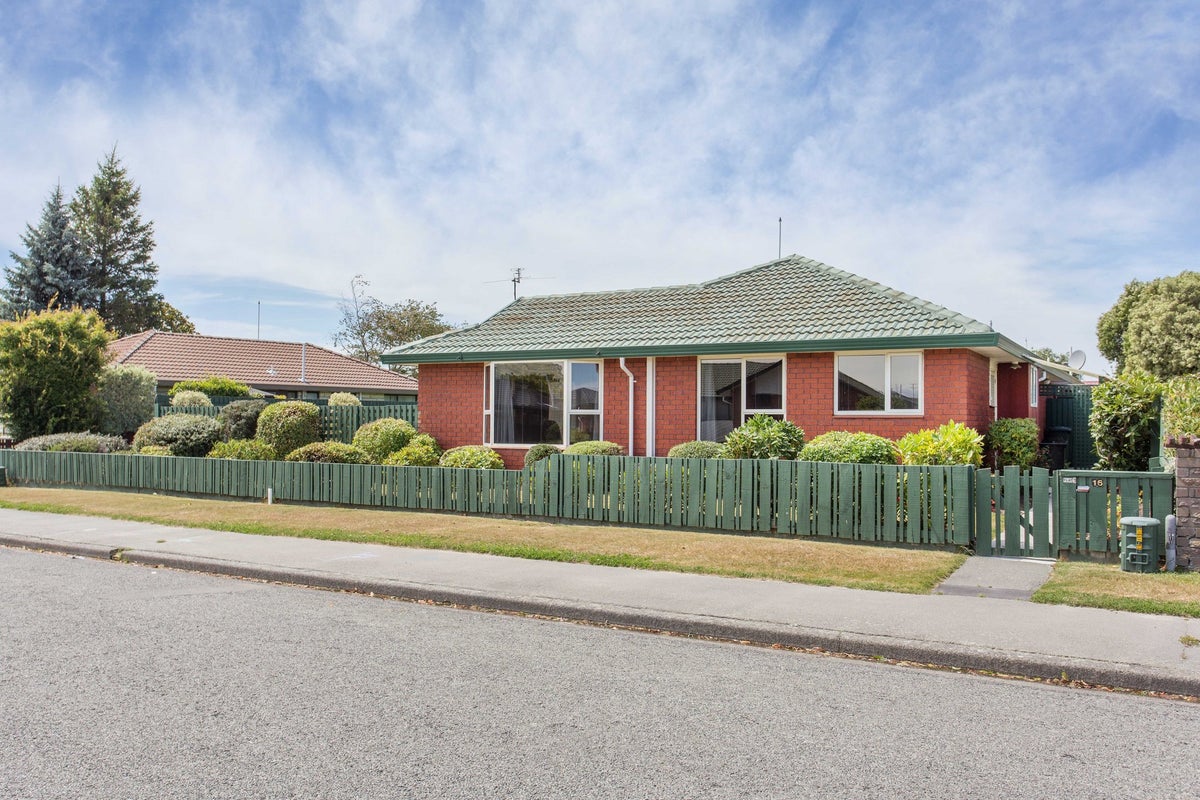 1/16 Peebles Drive, Hei Hei, Christchurch - Carousel 1