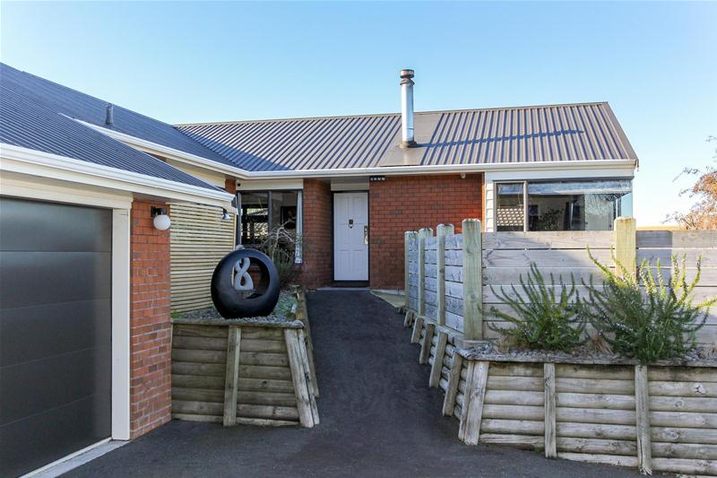 13 Sandel Rise, Merrilands, New Plymouth - Carousel 1