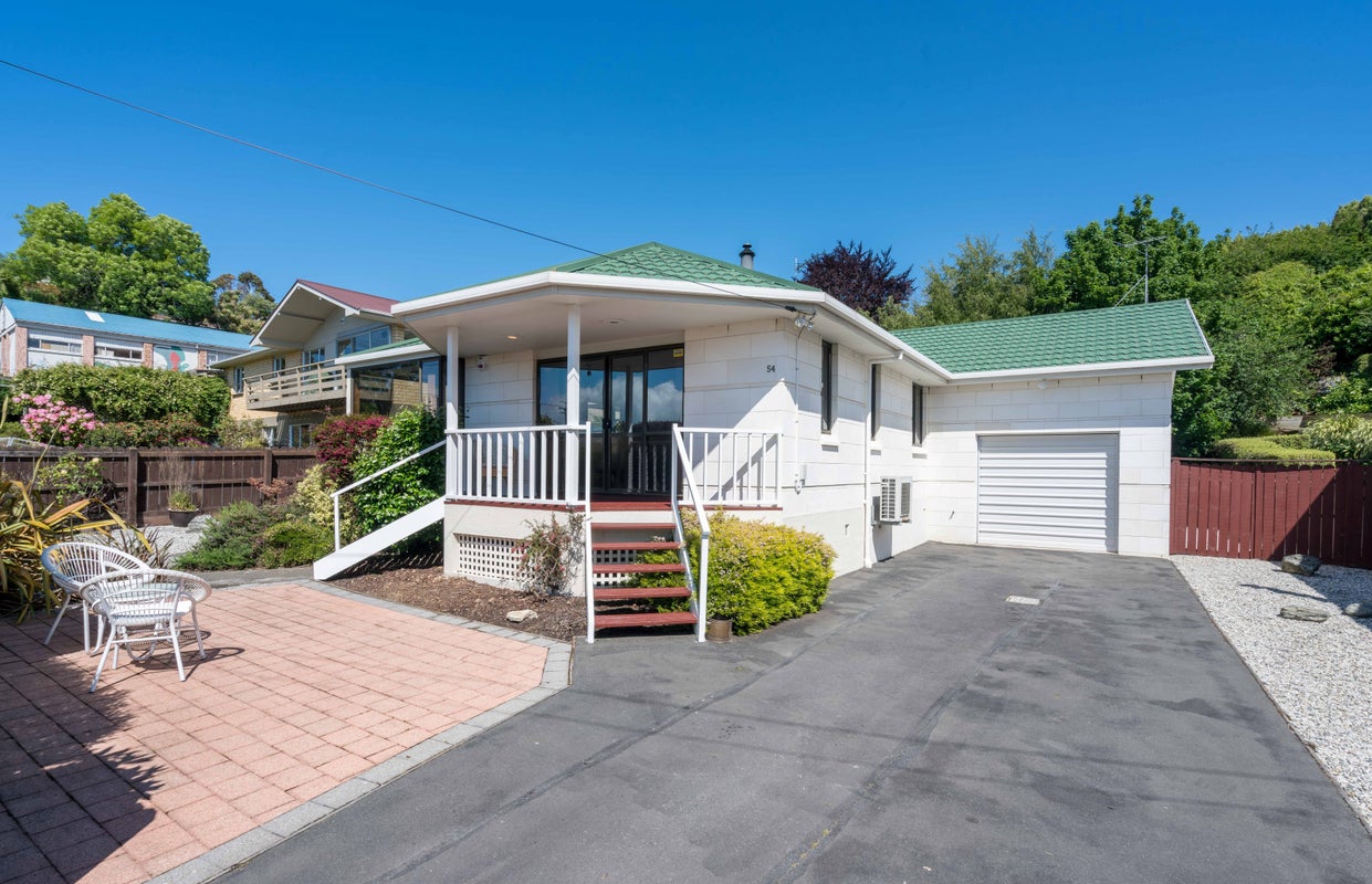 54 Glenpark Avenue, Mornington, Dunedin - Carousel 1