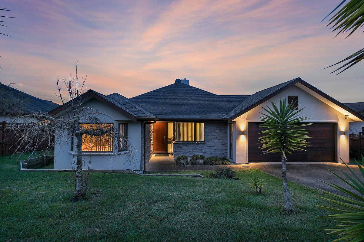8 Archer Rayner Place, Greenhithe, Auckland - Carousel 1