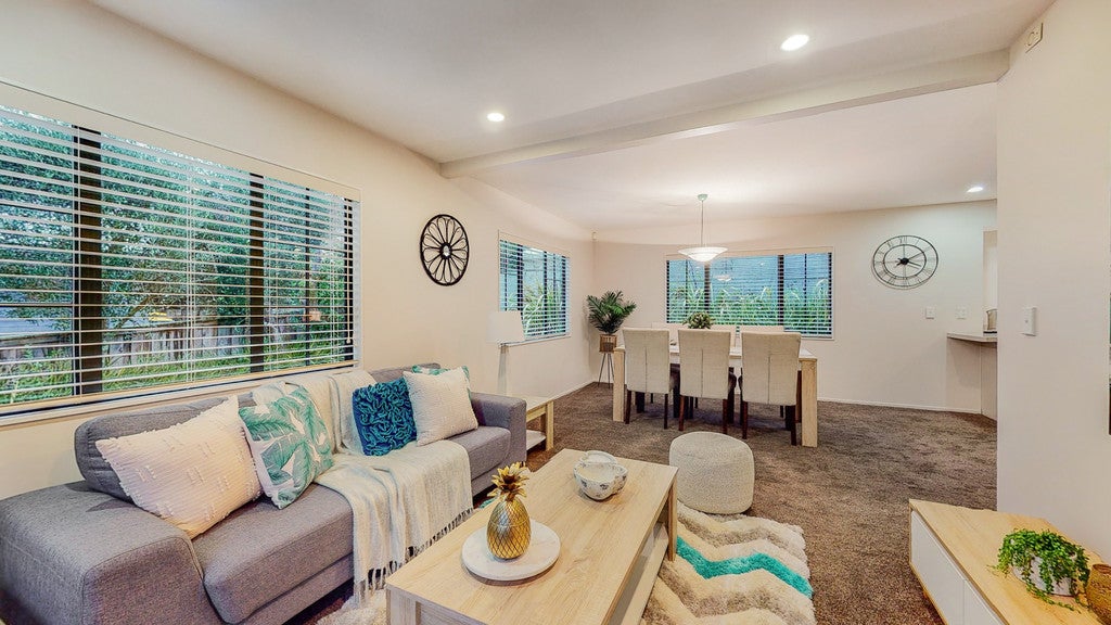 31 De Val Drive, Titirangi, Auckland - Carousel 1