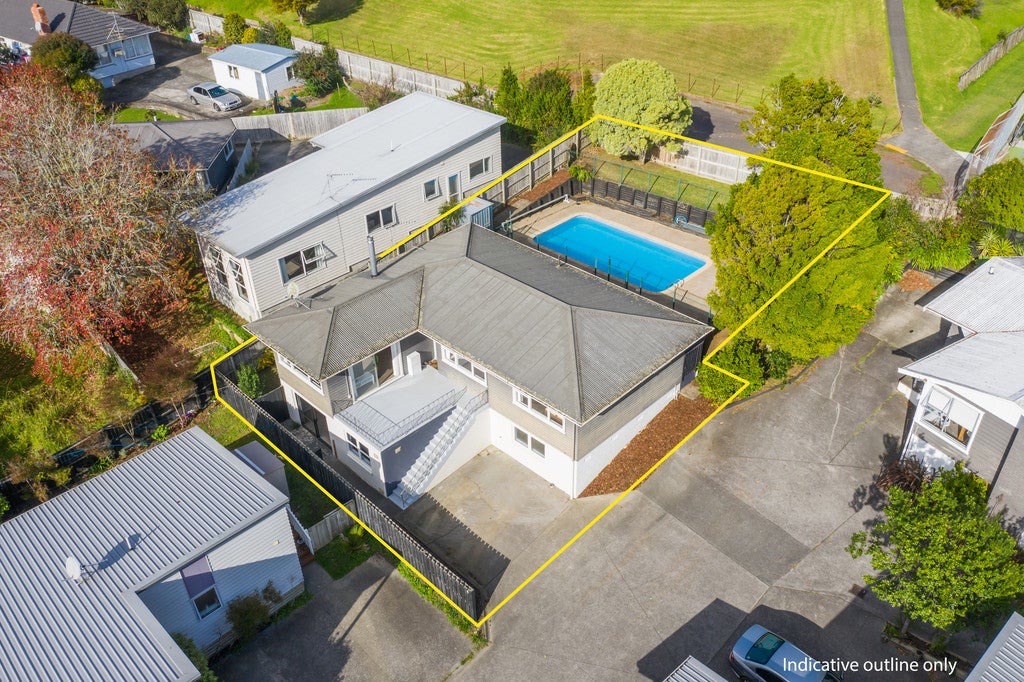 8 Saffron Street, Birkdale, Auckland - Carousel 1