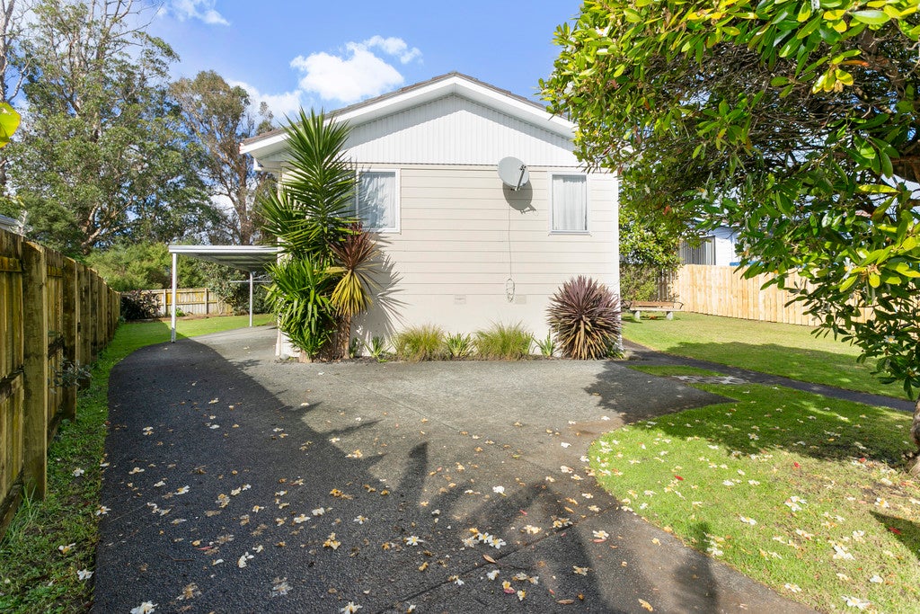 57 Luanda Drive, Ranui, Auckland - Carousel 2