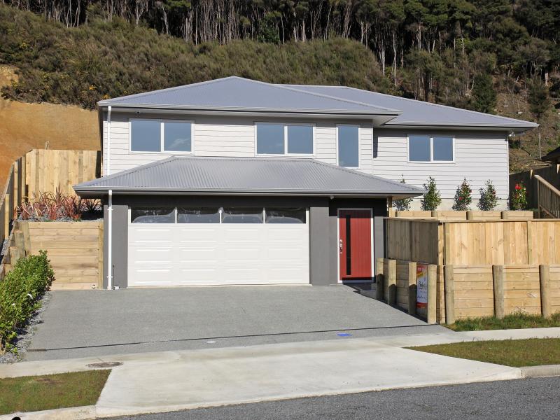 19 Kawatiri Grove, Wainuiomata, Lower Hutt - Carousel 2