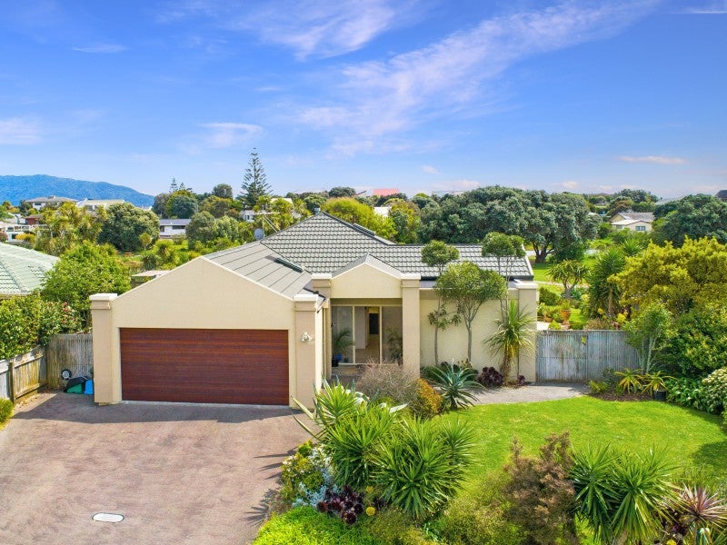 17 Barrett Drive, Waikanae Beach, Waikanae - Carousel 1