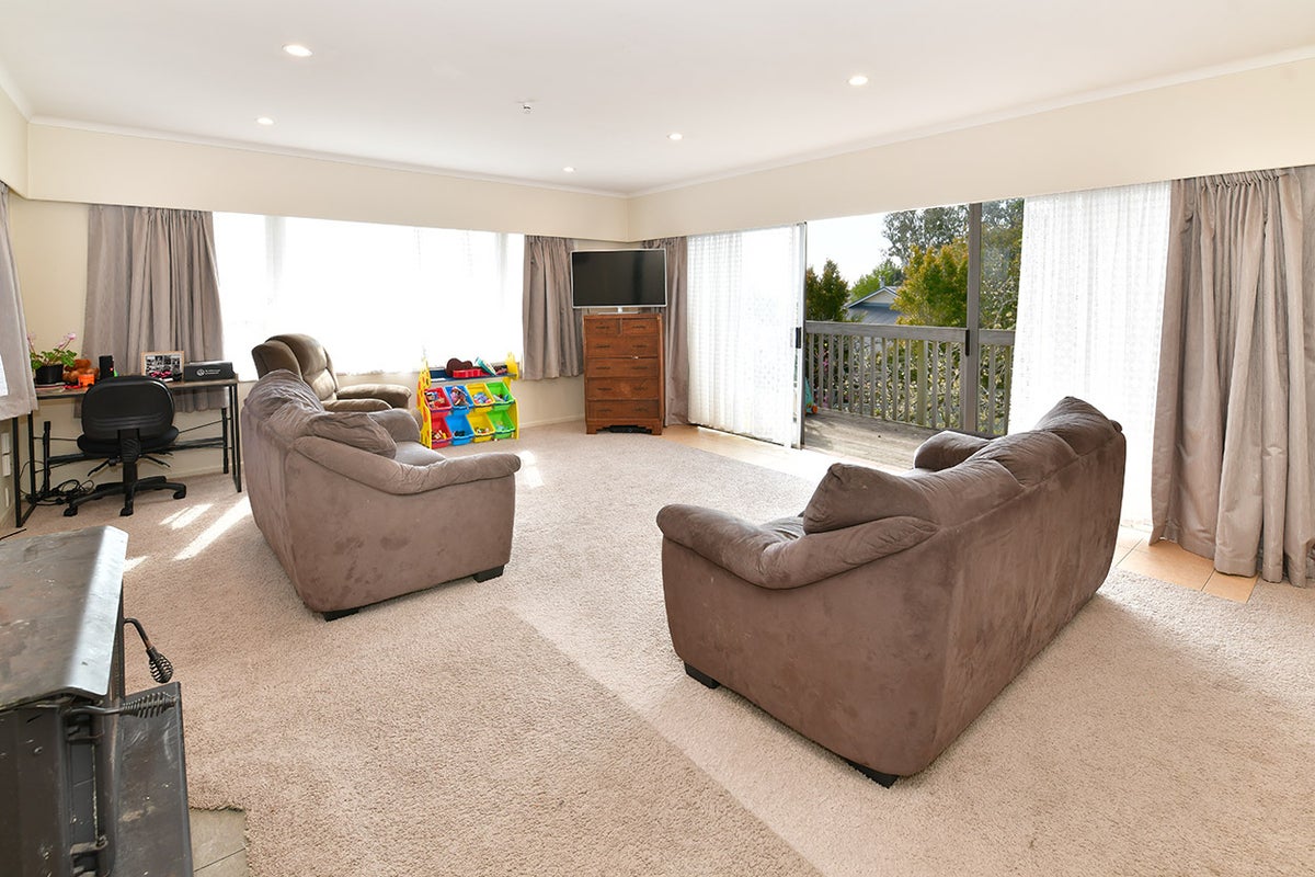 28 Downer Street, Helensville, Helensville - Carousel 2