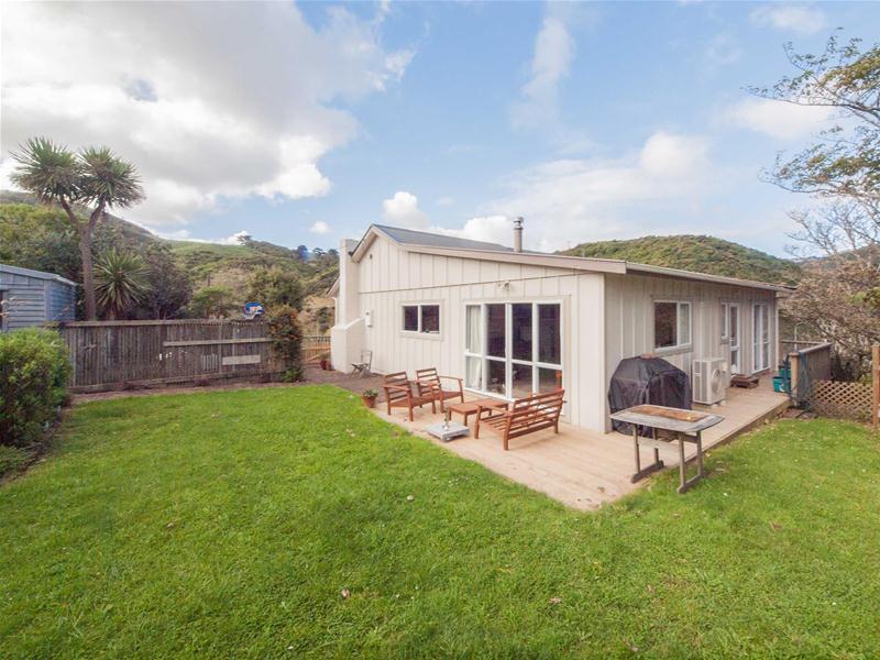 34 Glenside Road, Glenside, Wellington - Carousel 1