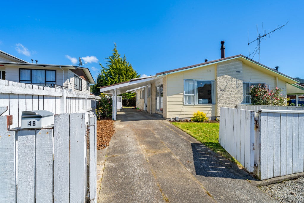 2/4 Crystal Grove, Birchville, Upper Hutt - Carousel 1