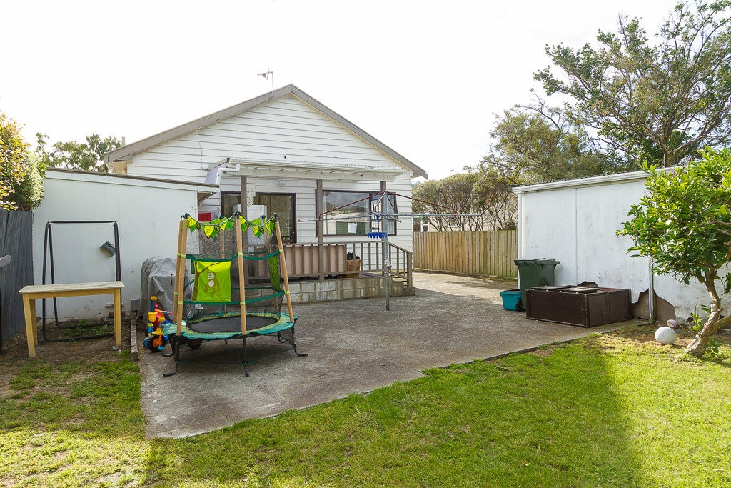 142 Cuba Street, Petone, Lower Hutt - Carousel 1