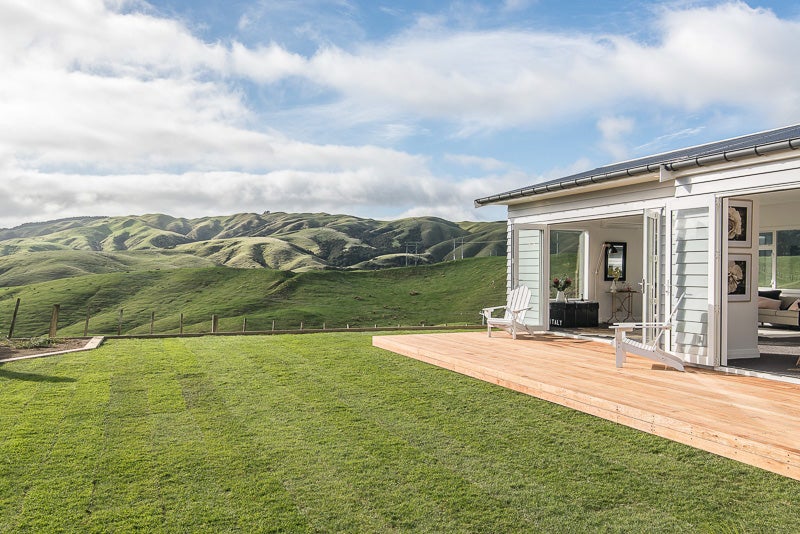 8 Sunflower Close, Camborne, Porirua - Carousel 2
