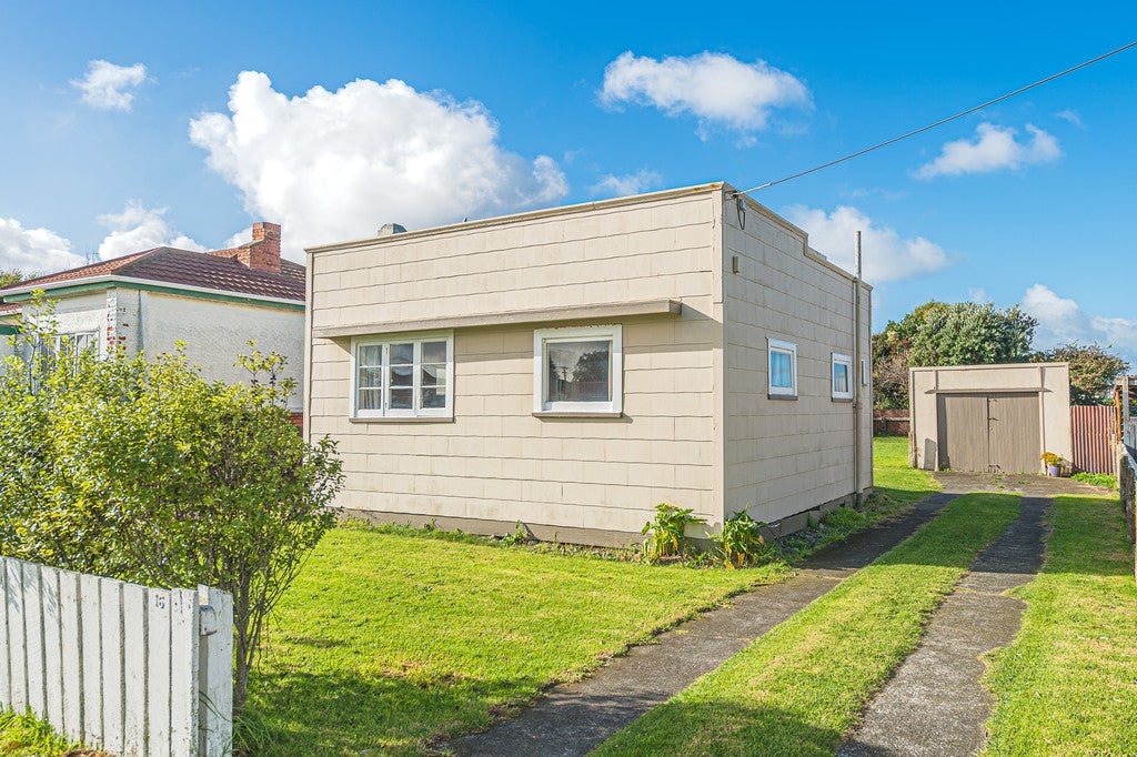 16 Miro Street, Castlecliff, Whanganui - Carousel 1