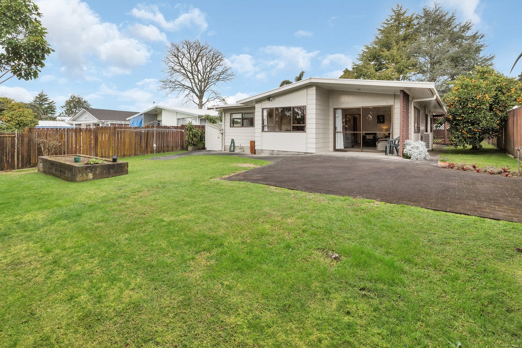 80 Paramount Parade, Tikipunga, Whangarei - Carousel 1