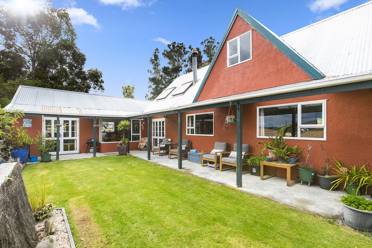 18 Owen Street, Green Island, Dunedin - Carousel 1